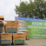 Aydın Büyükşehir Belediyesi’nden kadın arıcılara kovan desteği