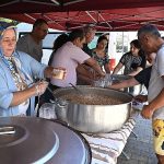 Çıralı Mahallesi’nde vatandaşlara aşure ikramı