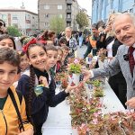 Bayrampaşa’da okullar begonya ile renklendi