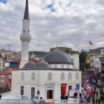 Yeniden inşa edilen Üsküdar Kıroğlu Cami ibadete açıldı