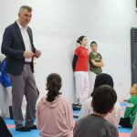 Gölcük Belediyesi tarafından tadilatı tamamlanarak yenilenen Düzağaç Kültür Merkezi’inde taekwondo dersleri başladı