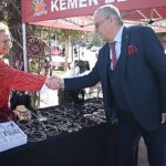 Kemer’de üreten ev hanımları kermesi yapıldı