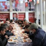 Büyükşehir Belediyesi Atatürk Spor Salonu’nda iftar sofrası kurdu