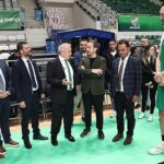 Şadi Özdemir Bursaspor Basketbol Takımı’nı antrenmanda izledi