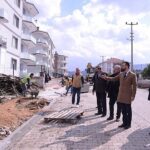 Yeniceköy’de Yol Kaplama Ve Tretuvar Çalışmaları Sürüyor