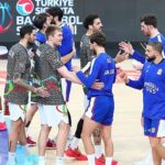 Basketbolseverler Anadolu Efes – Aliağa Petkimspor Maçına Bilet Yerine Kitap ile Girdi