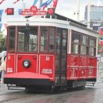 Taksim ve İstiklal Caddesi’nin simgelerinden nostaljik tramvayın yerine elektrik enerjisi ile çalışan bataryalı tramvay geliyor