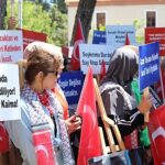 Dokuz Eylül Üniversitesi (DEÜ) öğrencileri, Gazze’de İsrail’in sivillere yönelik sürdürdüğü ölümcül saldırılara karşı bir kez daha harekete geçti