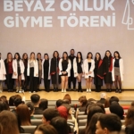 bilgi-saglik-ogrencileri-beyaz-onluklerini-giyerek-meslege-ilk-adimlarini-atti.jpg