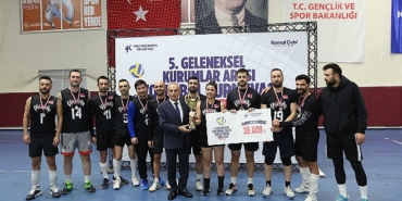 kurumlararasi-voleybol-turnuvasinda-sampiyon-kucukcekmece-itfaiye.jpg