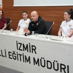 goztepe-kadin-voleybol-takimi-izmirli-ogrencilerle-bulustu.jpg